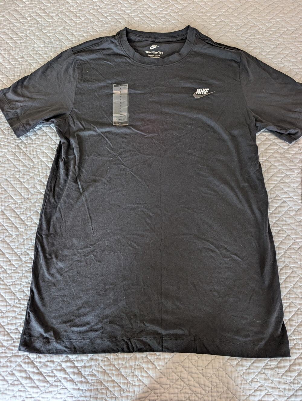 NWT Nike T-Shirt Men's Small Black Sportswear Club T-Shirt (0914)